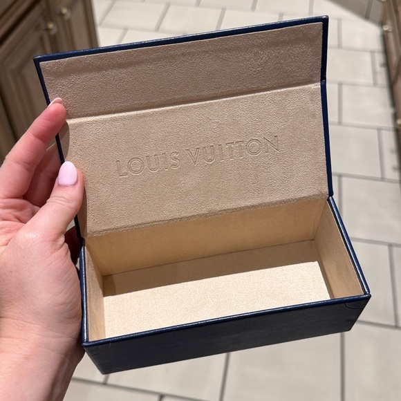 Louis Vuitton Sunglasses Case, box and Ribbon - Picture 6 of 9
